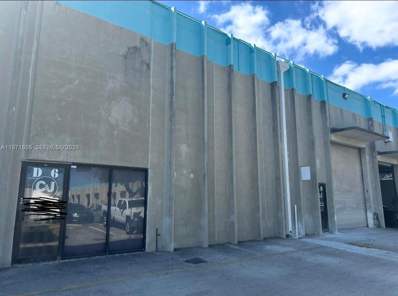 5301 15 ST - Photo 1