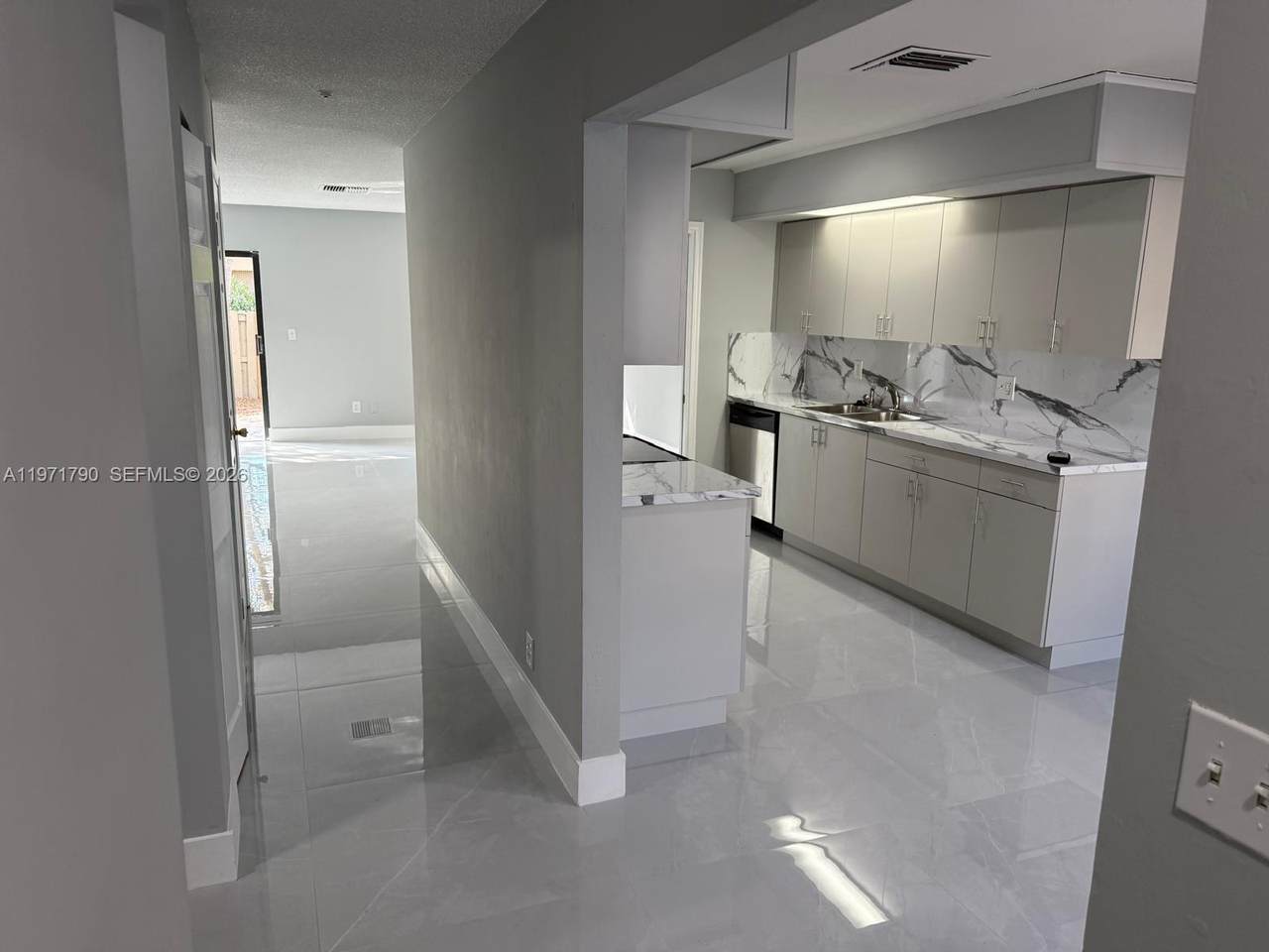 https://bt-photos.global.ssl.fastly.net/miami/1280_boomver_1_A11971790-2.jpg