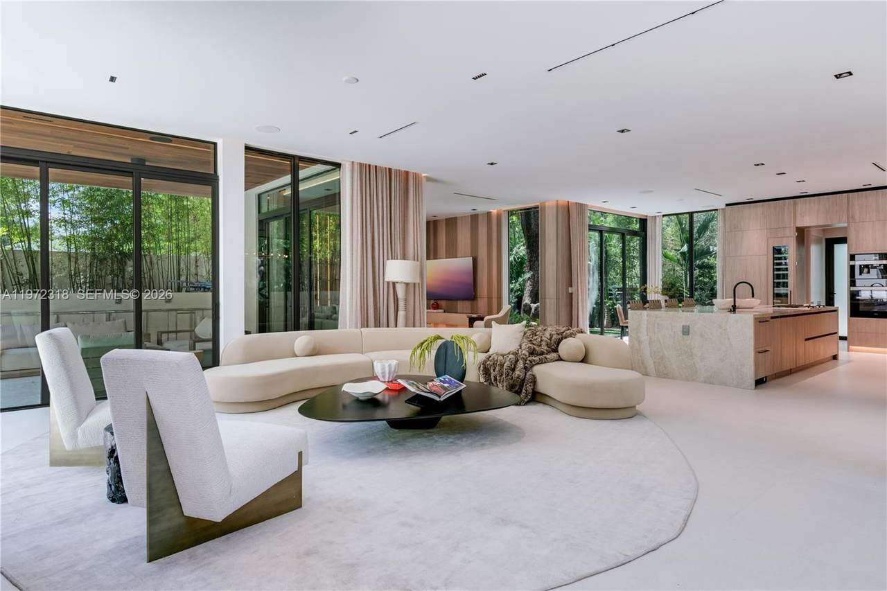 https://bt-photos.global.ssl.fastly.net/miami/1280_boomver_1_A11972318-2.jpg