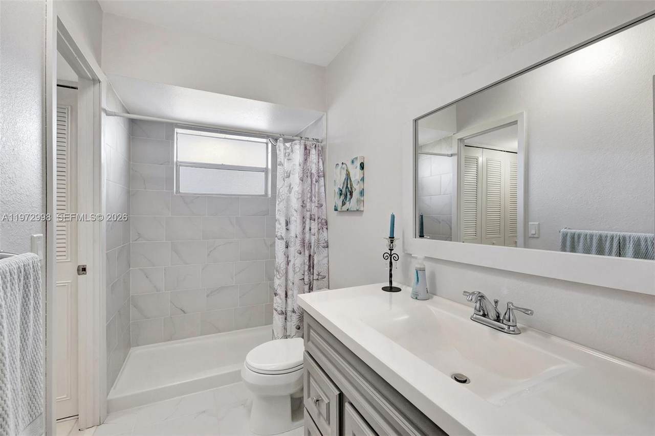 5002 35th St - Photo 1