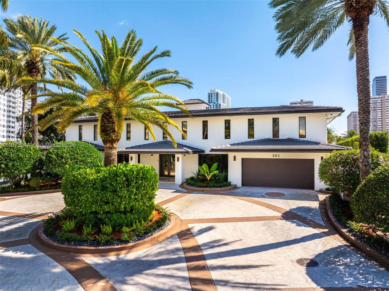 501 Hibiscus Dr - Photo 1