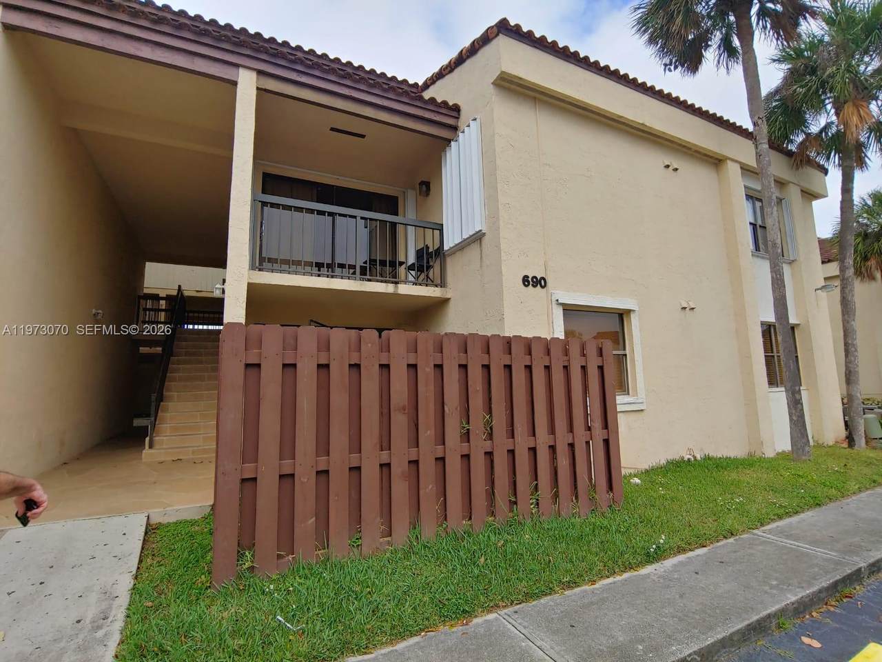 690 Park Dr - Photo 1