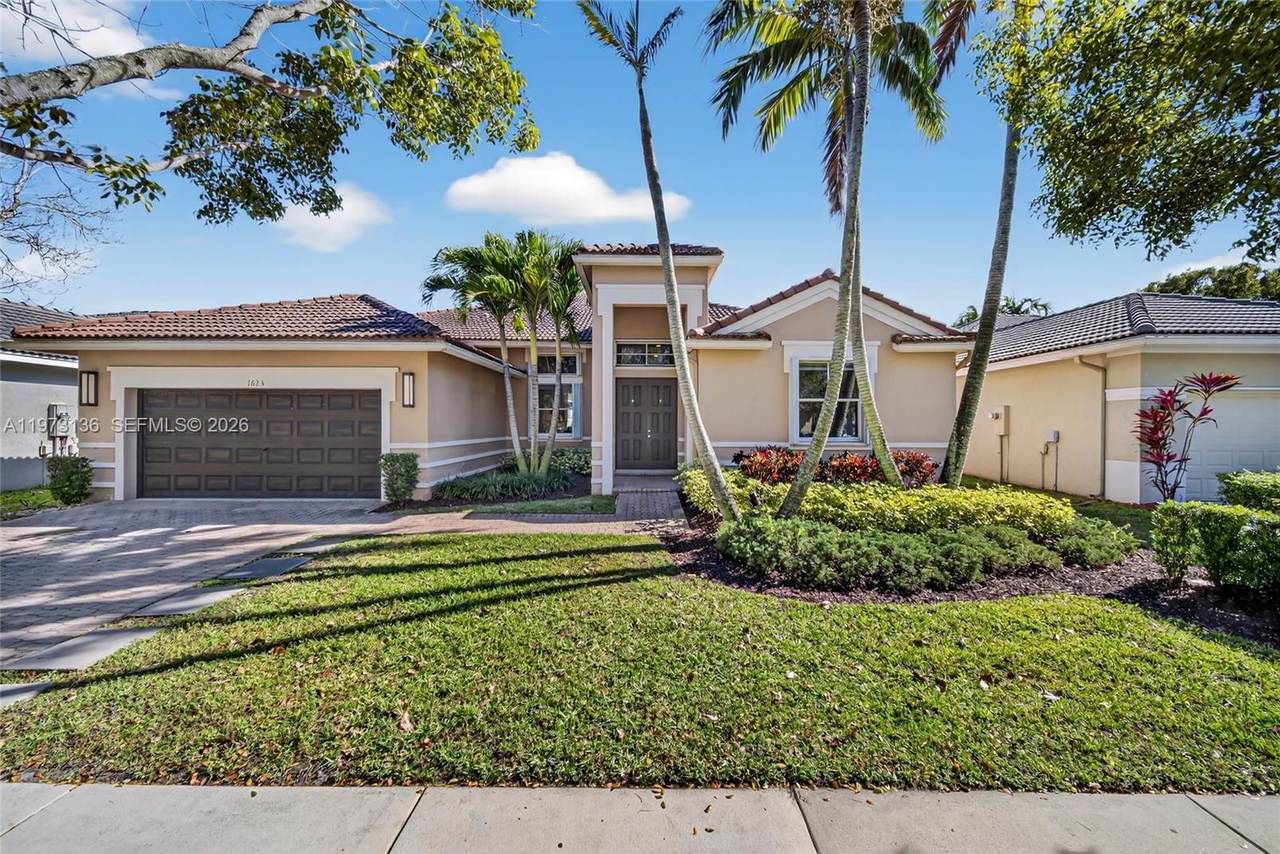 1623 Blue Jay Cir - Photo 1