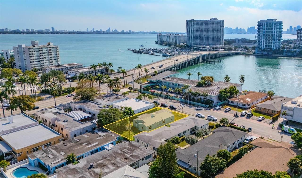 2125 Bay Dr - Photo 1
