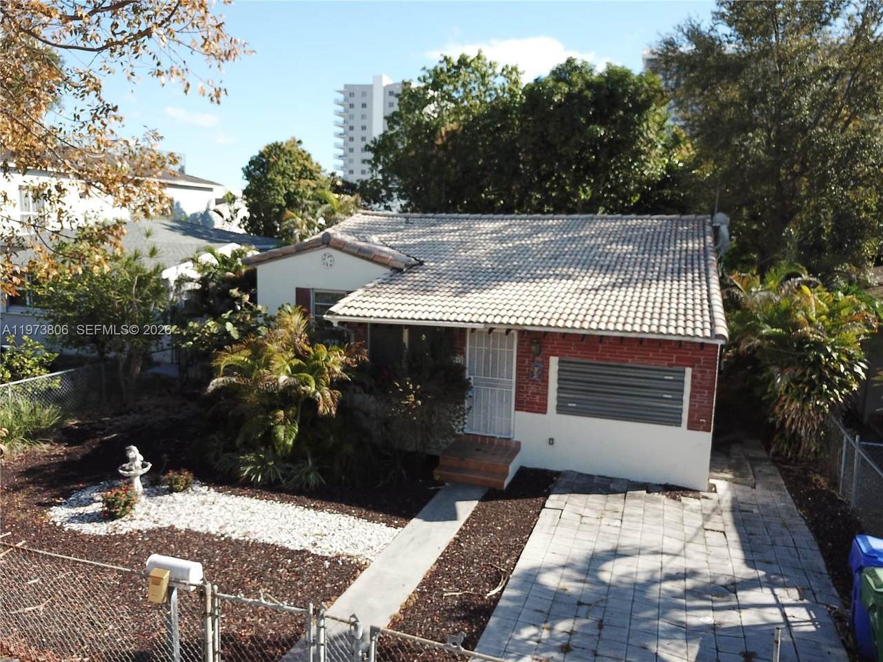2750 26th St - Photo 1