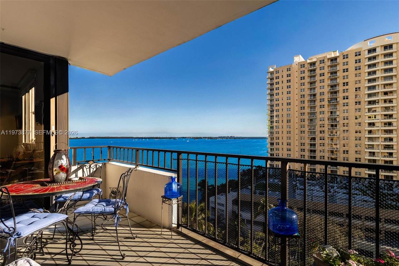 520 Brickell Key Dr - Photo 1