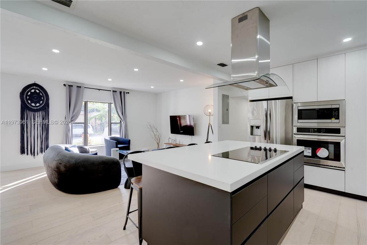 347 110th St - Photo 1