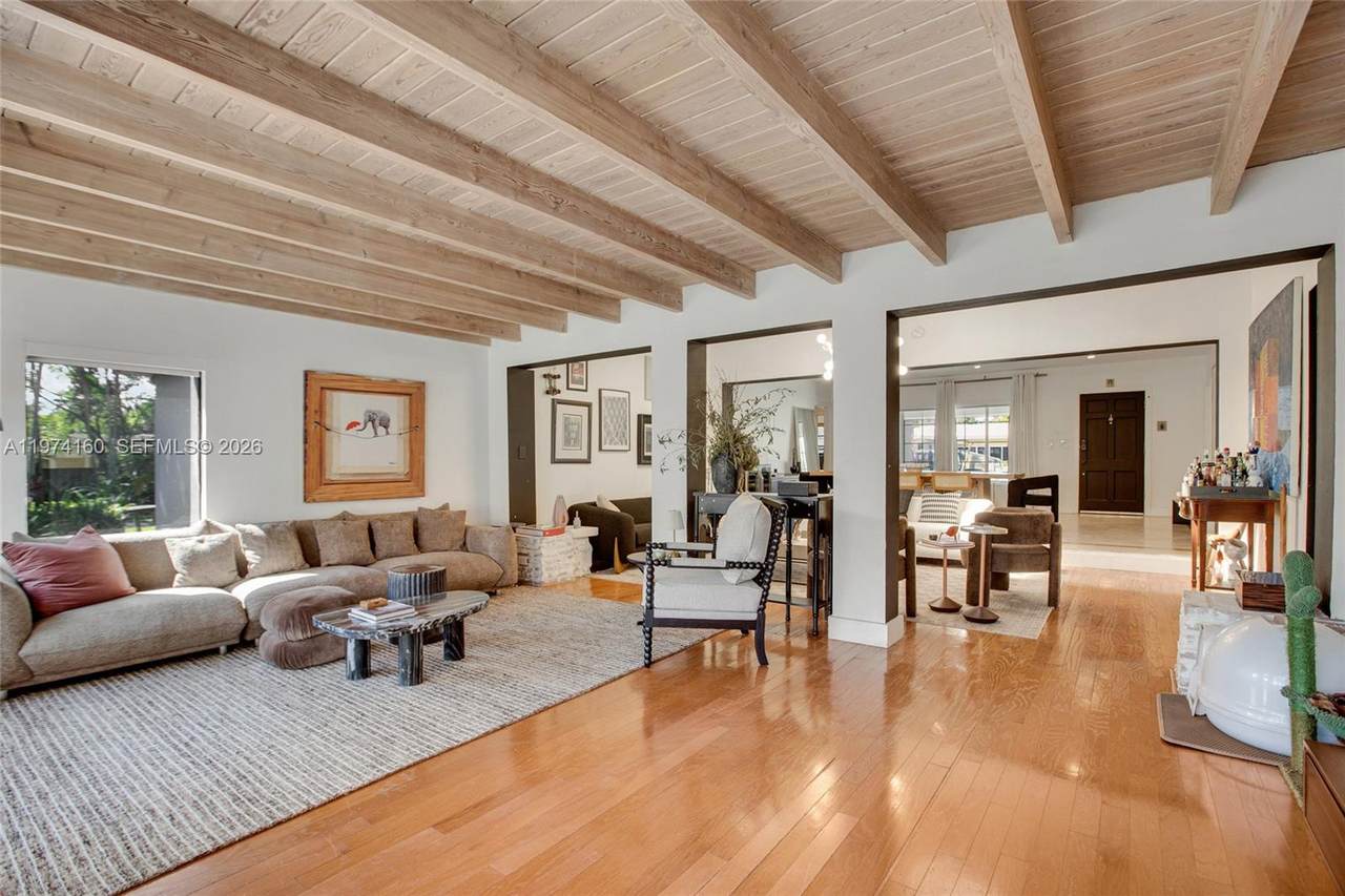 10659 10th Pl - Photo 1