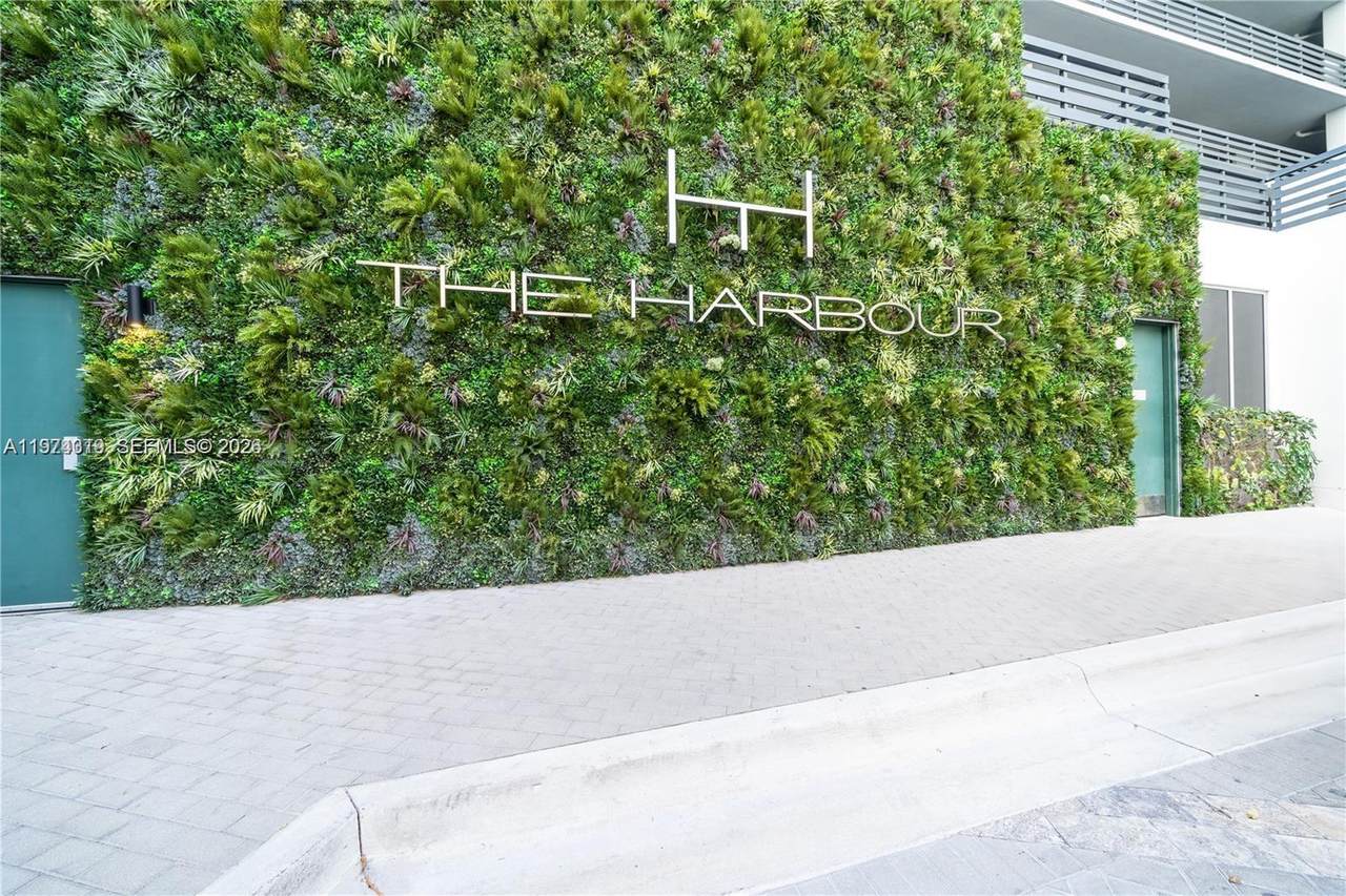 16385 Biscayne Blvd - Photo 1