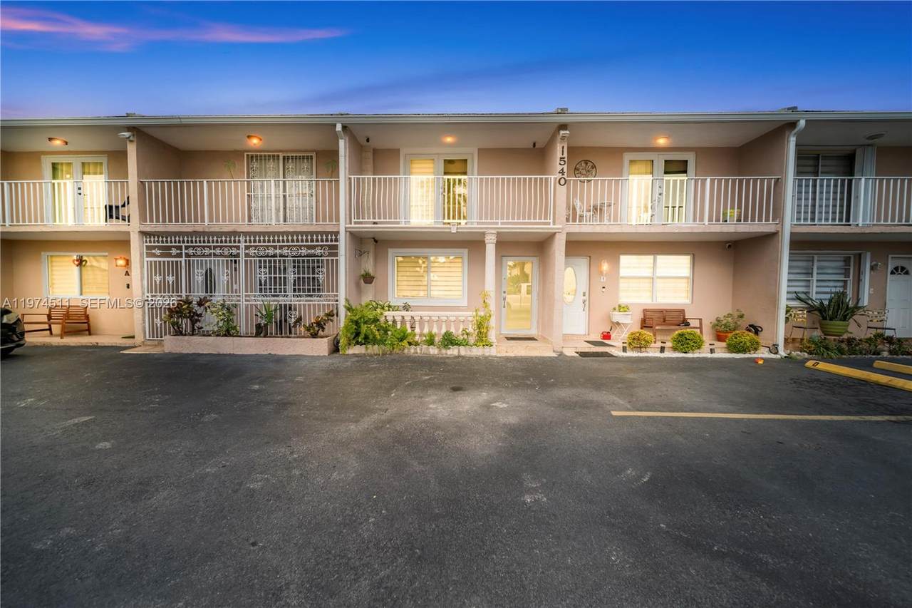 1540 42nd Pl - Photo 1