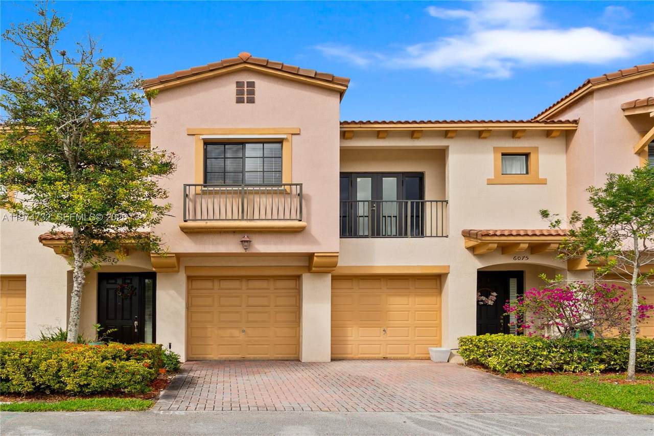 6073 Grand Cypress Cir W - Photo 1