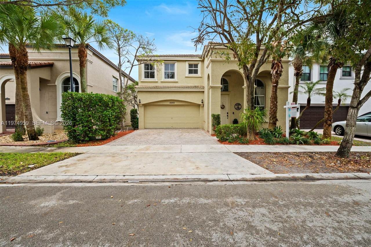 15562 54th Ct - Photo 1