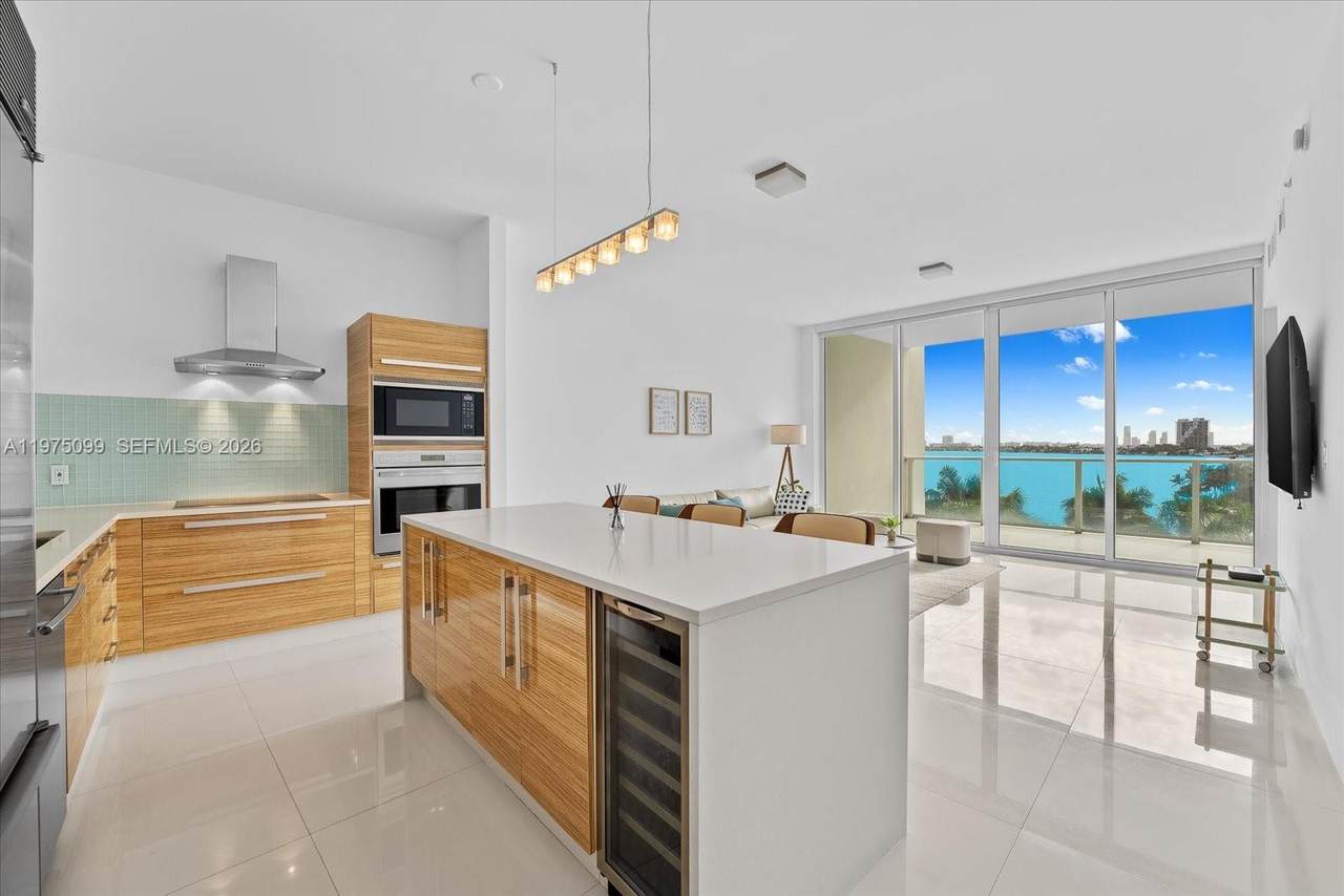 2020 Bayshore Dr - Photo 1