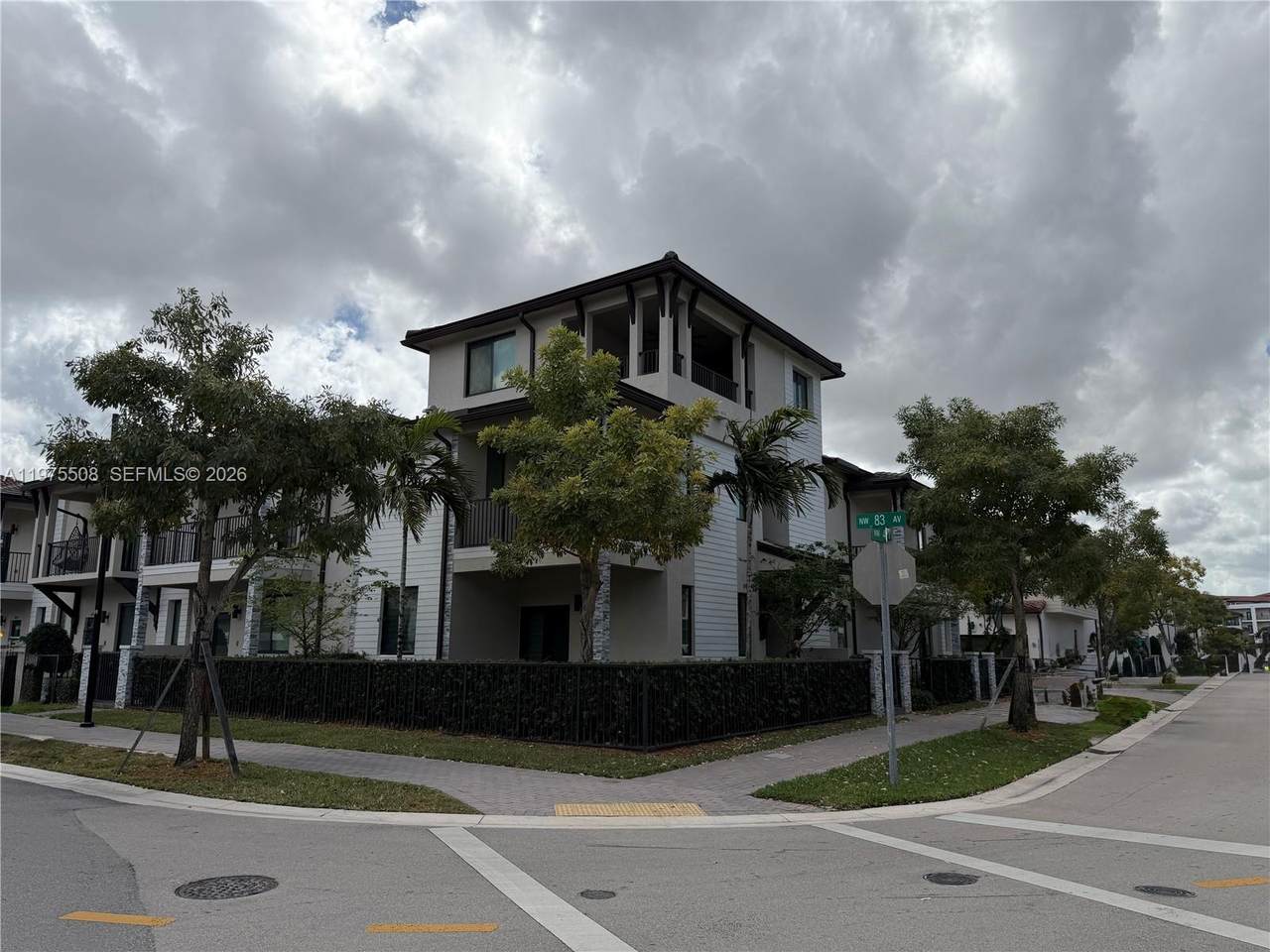 https://bt-photos.global.ssl.fastly.net/miami/1280_boomver_1_A11975508-2.jpg