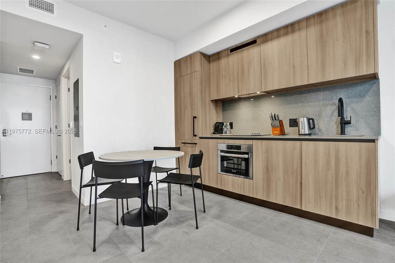 121 5th St - Photo 1