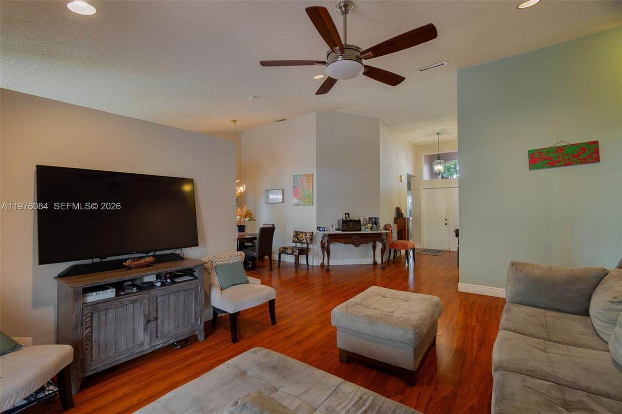 https://bt-photos.global.ssl.fastly.net/miami/1280_boomver_3_A11976084-2.jpg