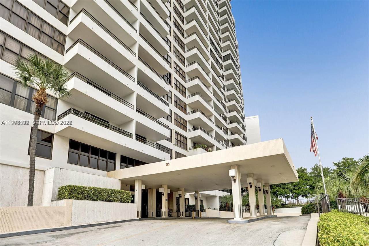 2500 Parkview Dr - Photo 1