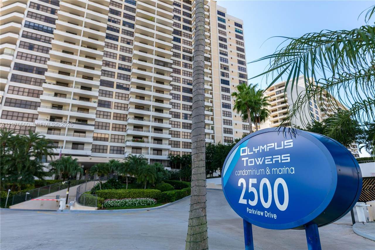 2500 Parkview Dr - Photo 1