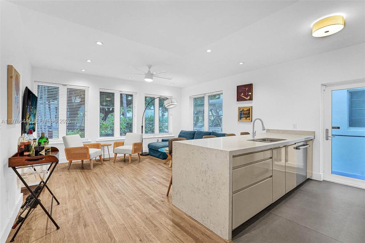 1018 Meridian Ave - Photo 1