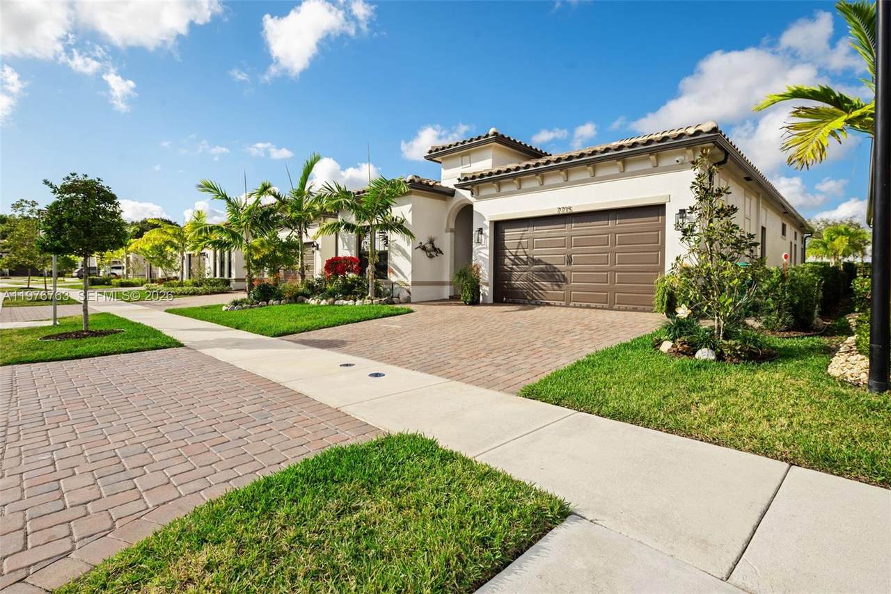 https://bt-photos.global.ssl.fastly.net/miami/1280_boomver_1_A11976763-2.jpg