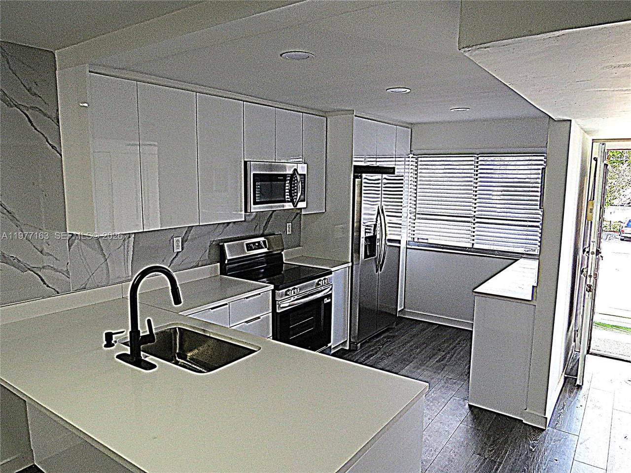 3591 Inverrary Dr - Photo 1