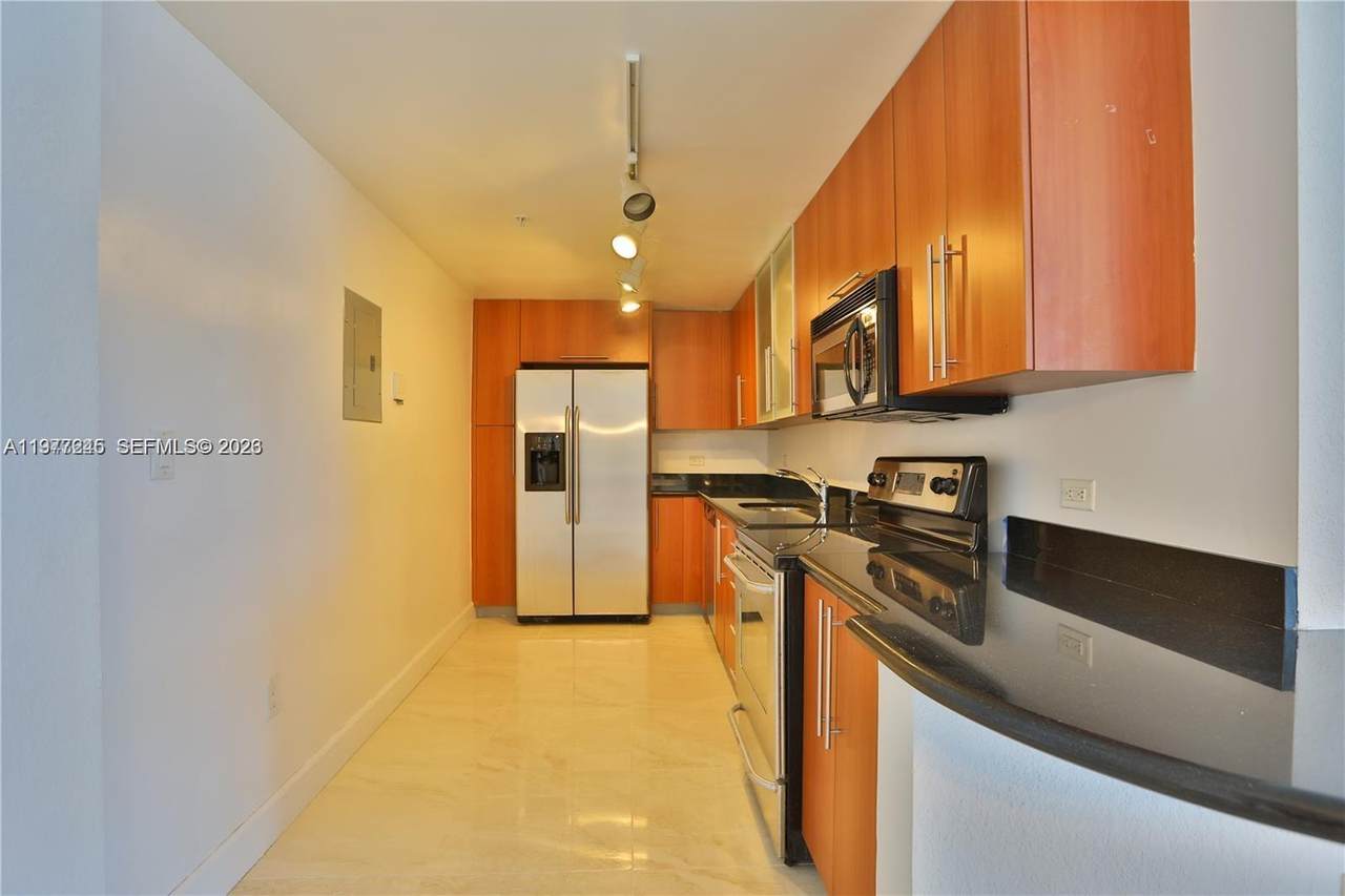 7501 Treasure Dr - Photo 1
