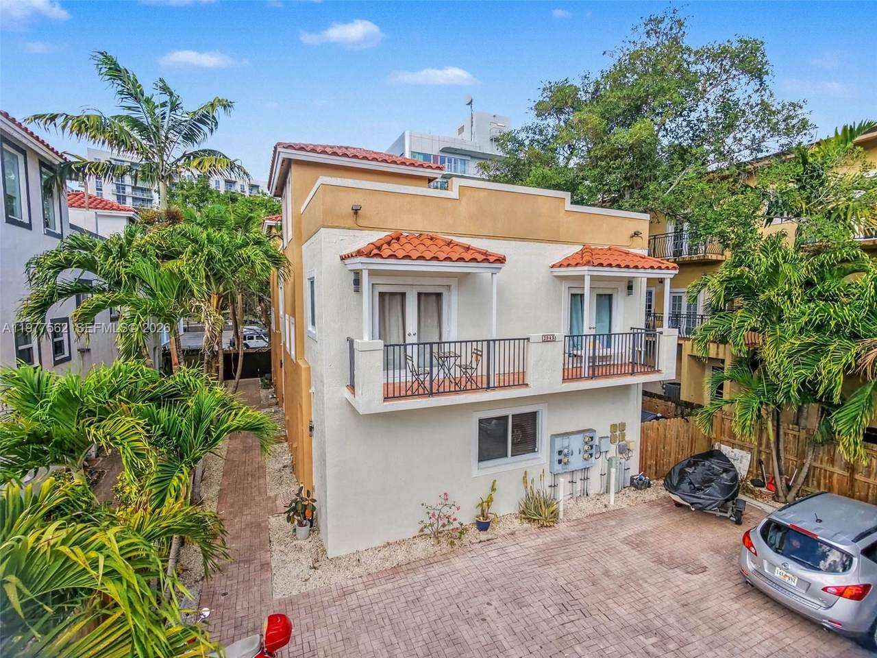 2945 Coconut Ave - Photo 1