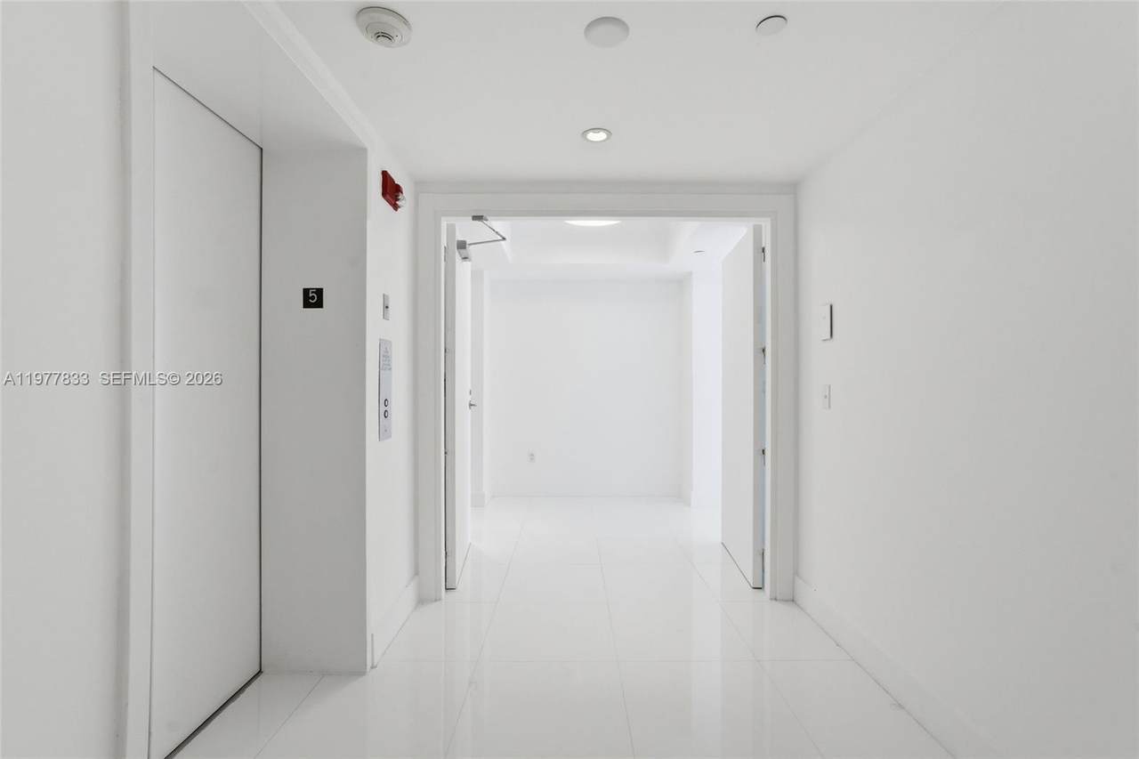 2627 Bayshore Dr - Photo 1