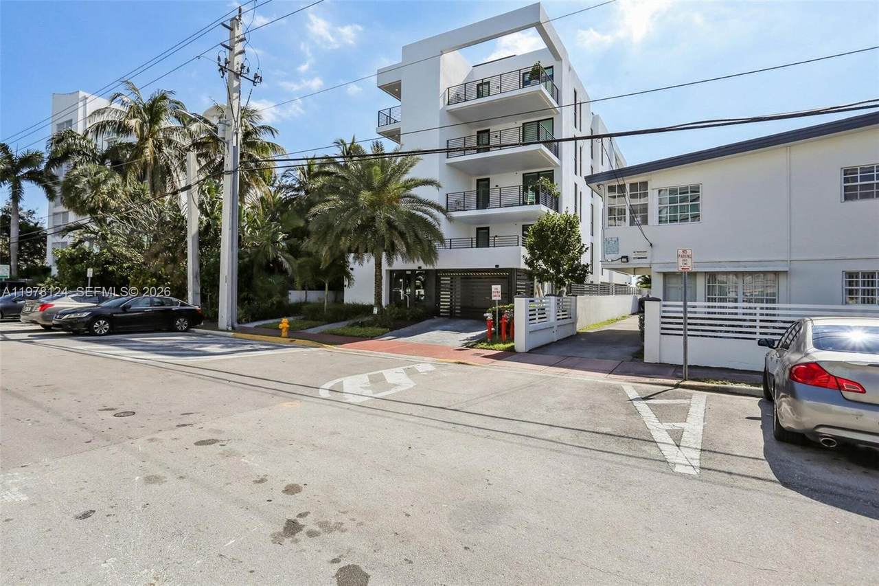 1930 Bay Dr - Photo 1