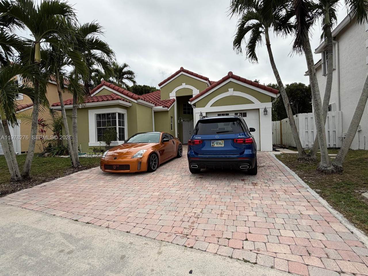 400 Somerset Way - Photo 1