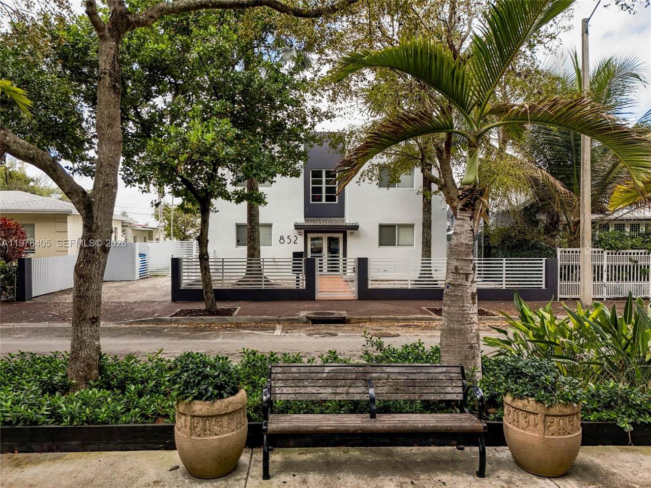 https://bt-photos.global.ssl.fastly.net/miami/1280_boomver_1_A11978405-2.jpg