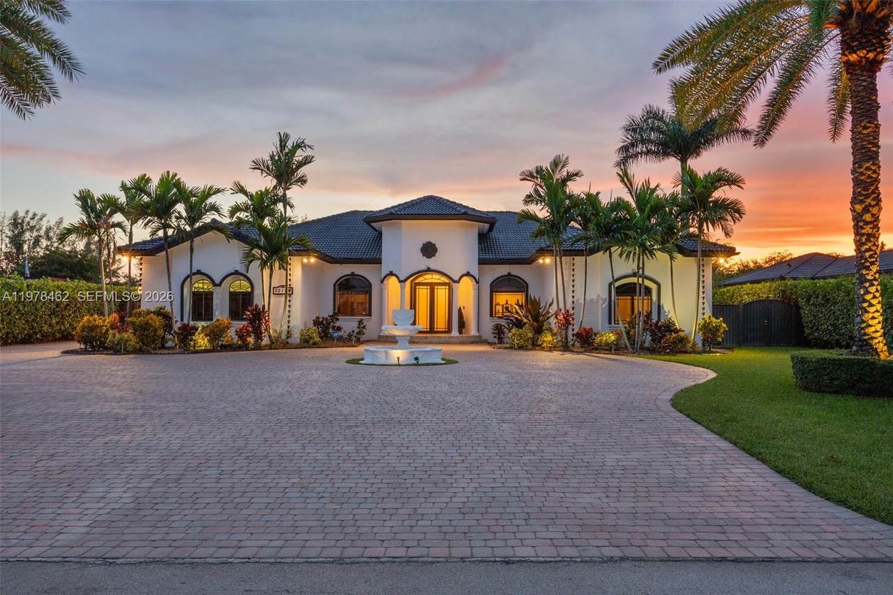 https://bt-photos.global.ssl.fastly.net/miami/1280_boomver_1_A11978462-2.jpg