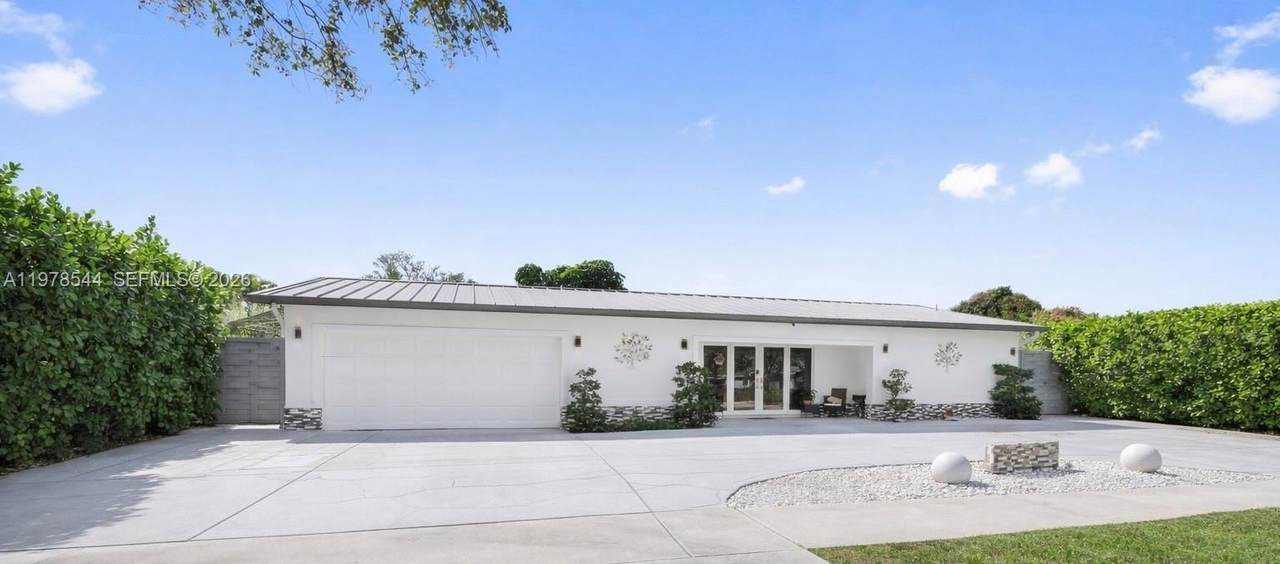 1140 Douglas Rd - Photo 1