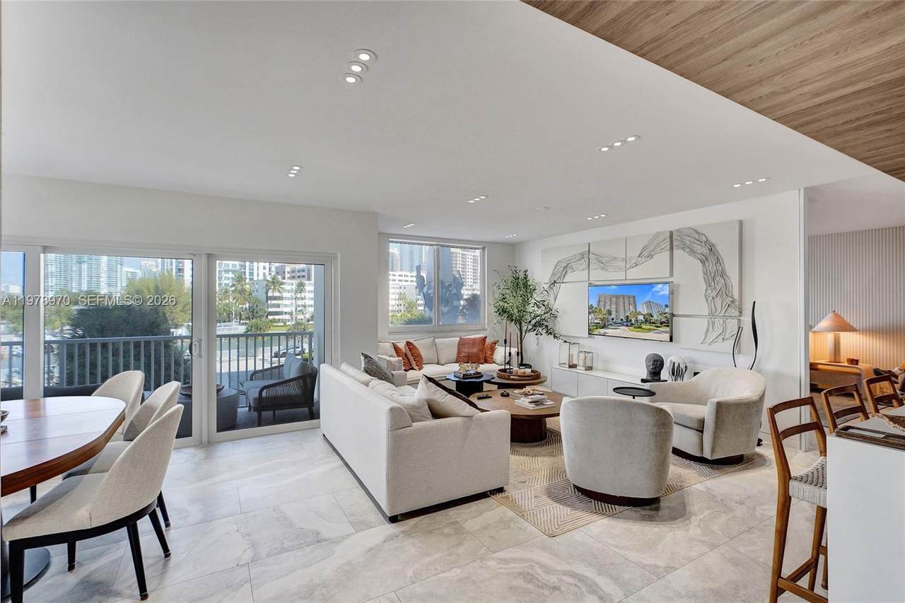 300 Bayview Dr - Photo 1