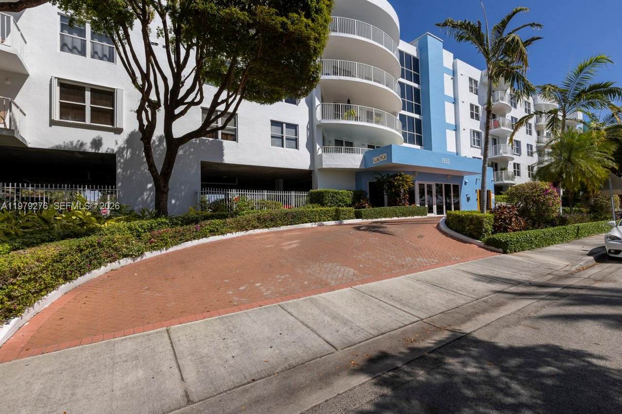 1555 Treasure Dr - Photo 1