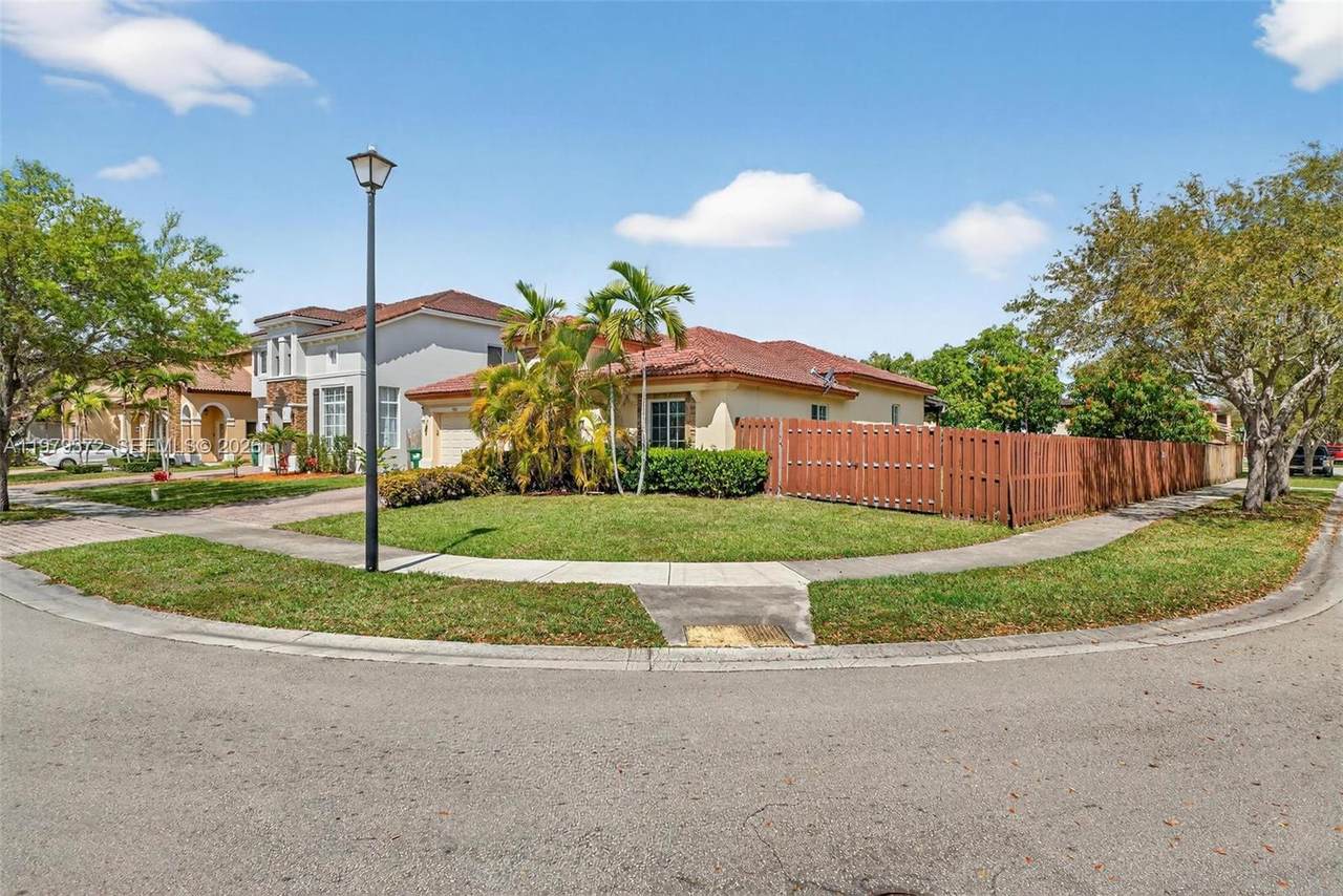 https://bt-photos.global.ssl.fastly.net/miami/1280_boomver_1_A11979372-2.jpg