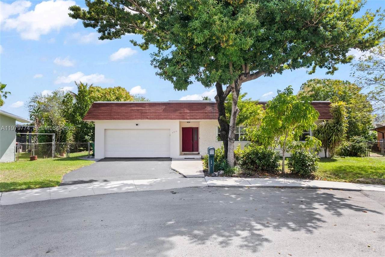 8310 26th Pl - Photo 1