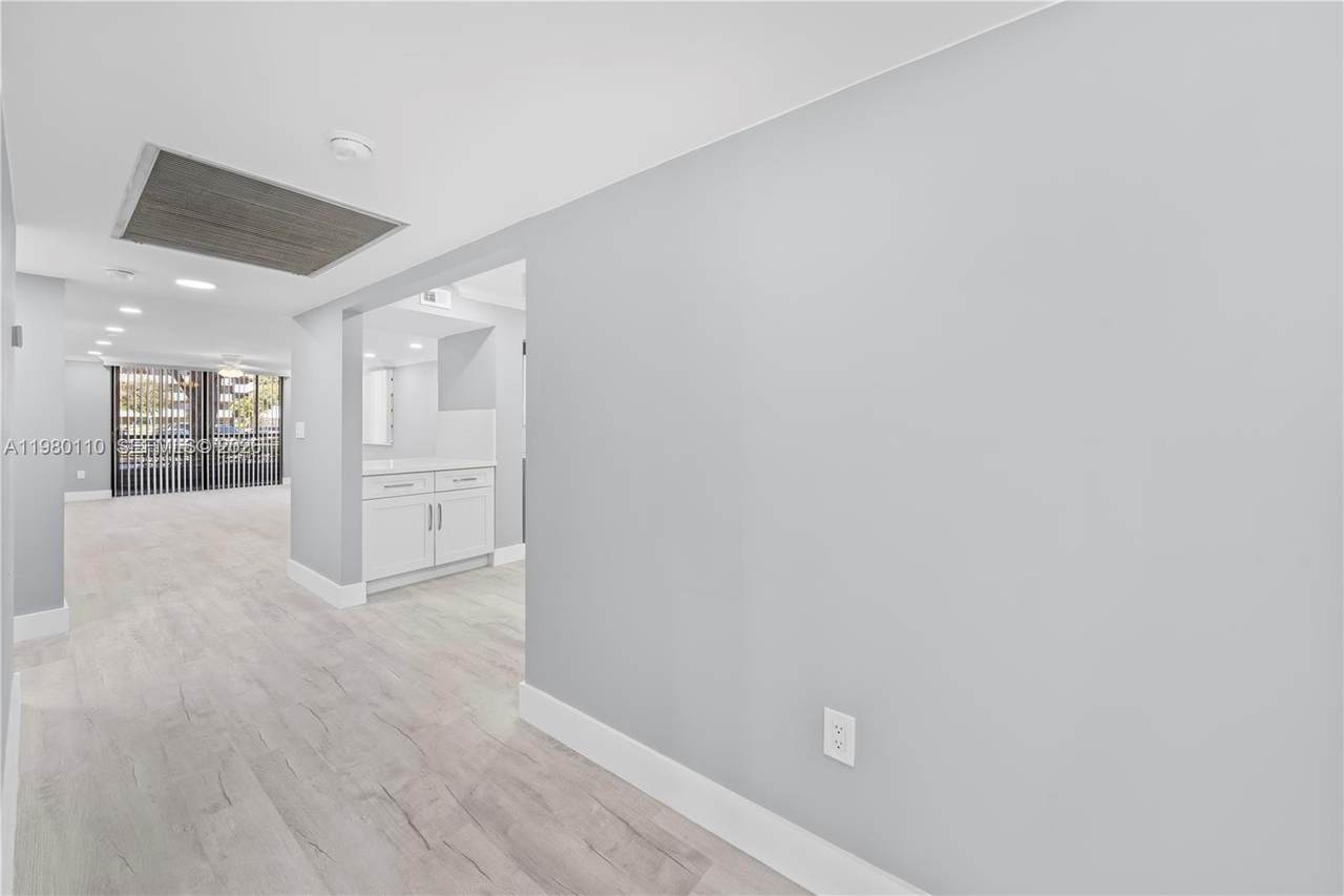 1001 Colony Point Cir - Photo 1
