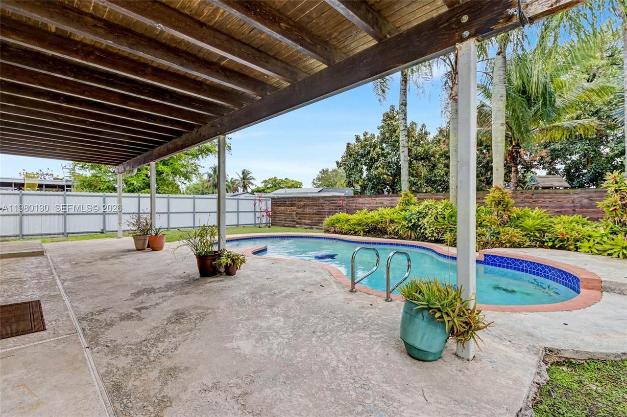 https://bt-photos.global.ssl.fastly.net/miami/1280_boomver_1_A11980130-2.jpg