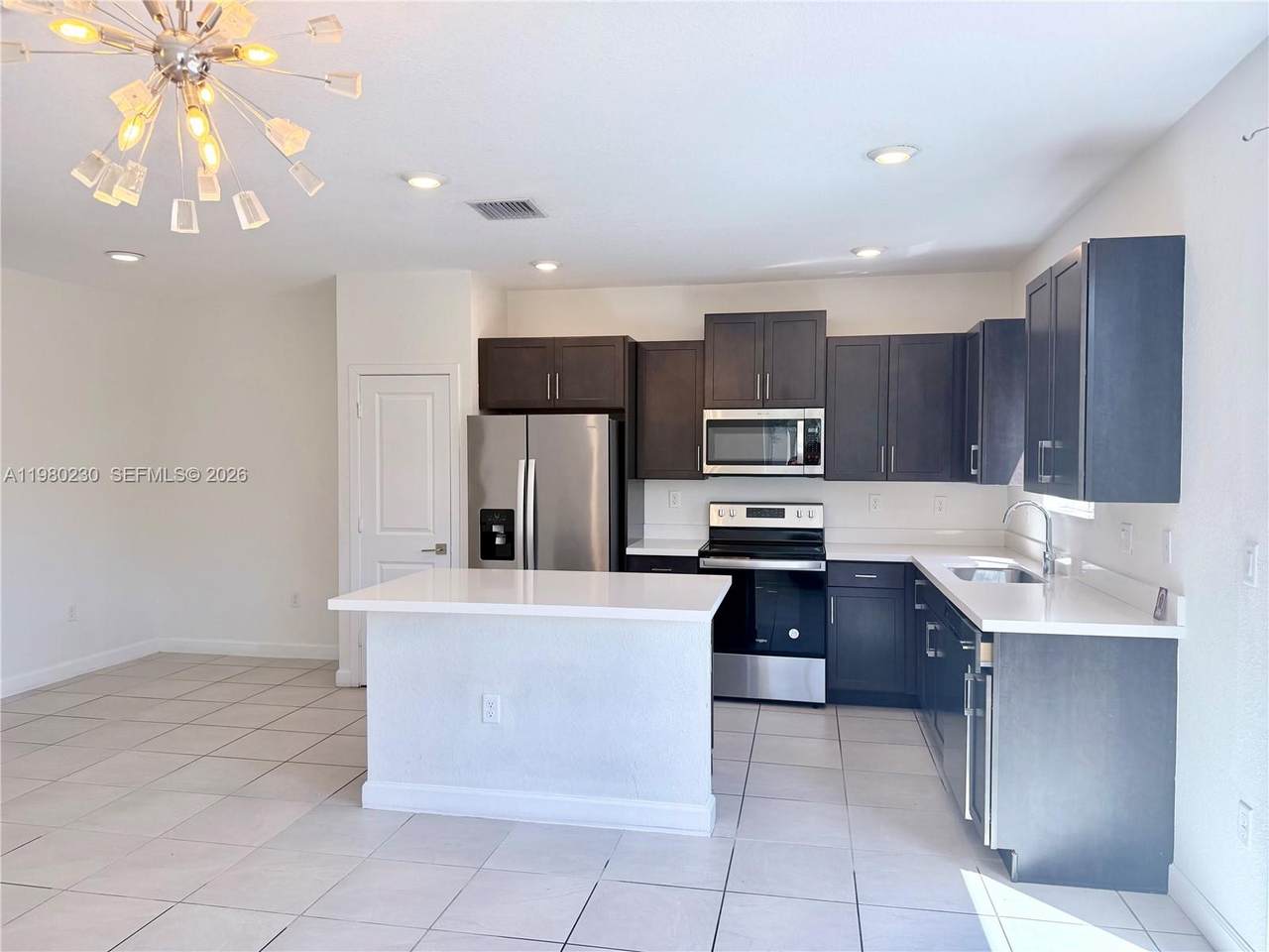 2418 10th Ct - Photo 1
