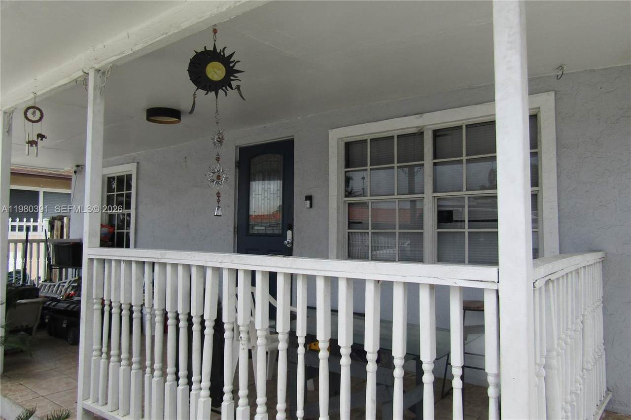2223 32nd St - Photo 1