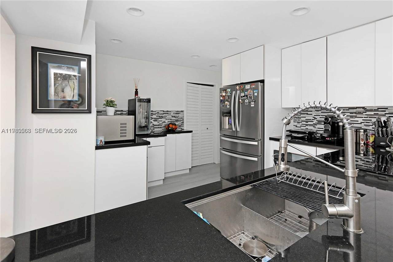 14203 66th St - Photo 1