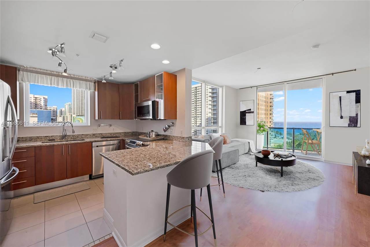 1945 Ocean Dr - Photo 1