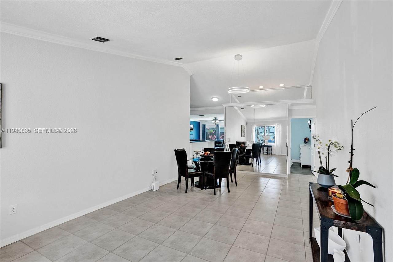 https://bt-photos.global.ssl.fastly.net/miami/1280_boomver_1_A11980635-2.jpg