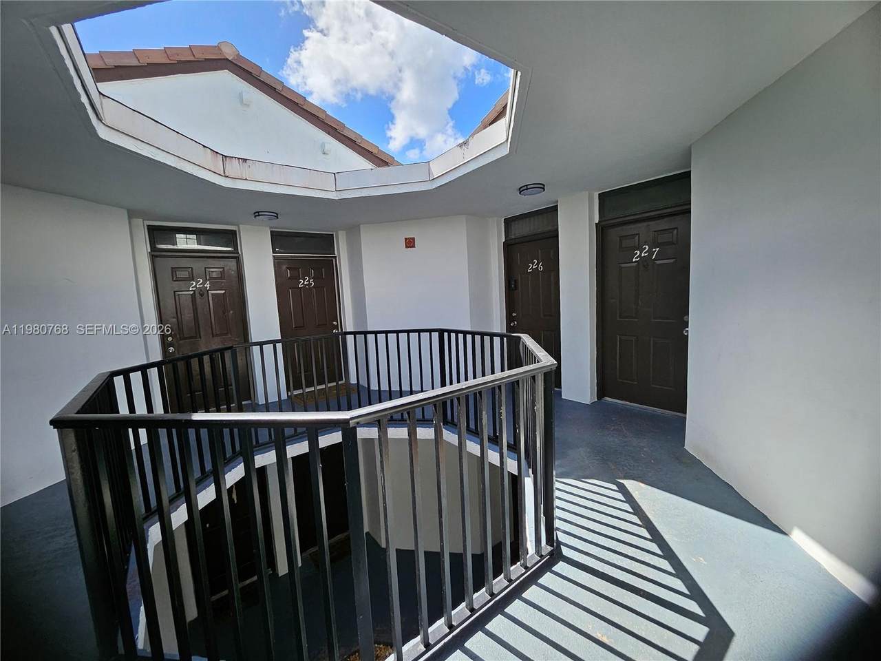 https://bt-photos.global.ssl.fastly.net/miami/1280_boomver_1_A11980768-2.jpg