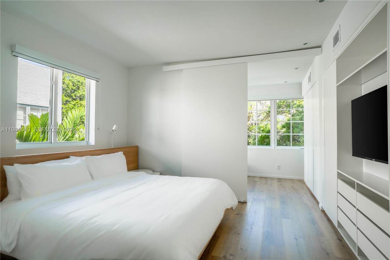 136 46th St - Photo 1
