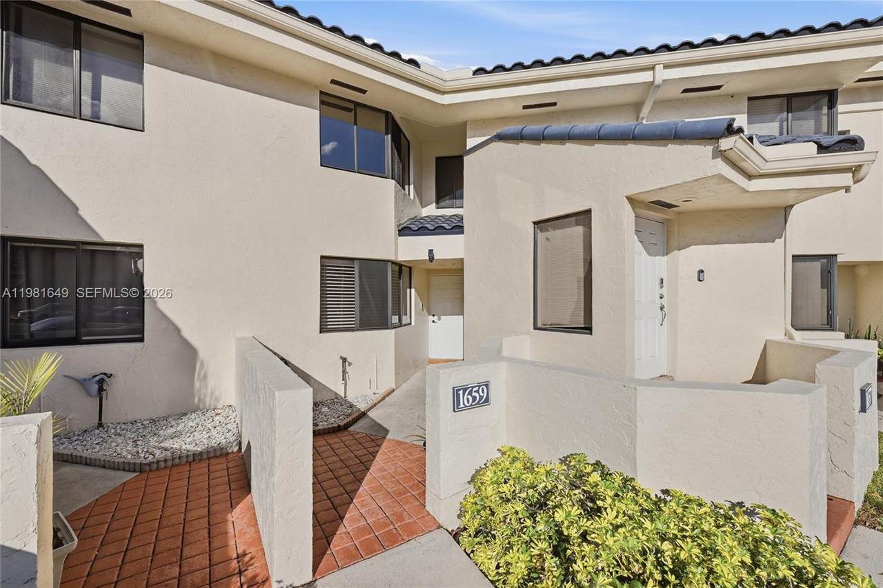 1659 81st Way - Photo 1