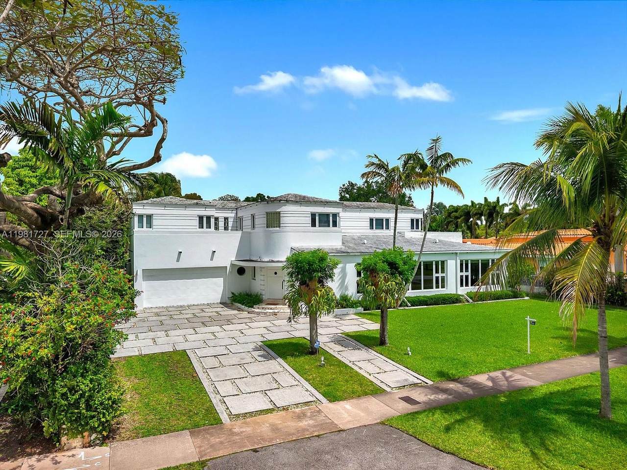 1021 Greenway Dr - Photo 1