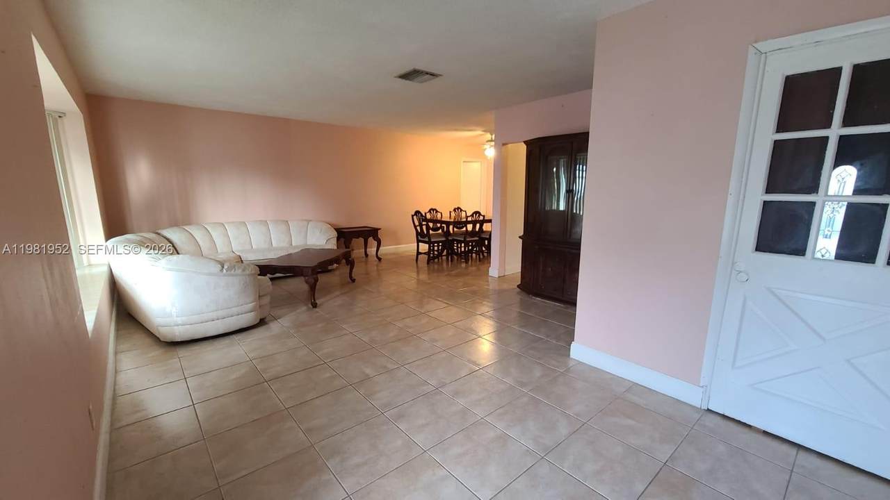 6808 75th St - Photo 1