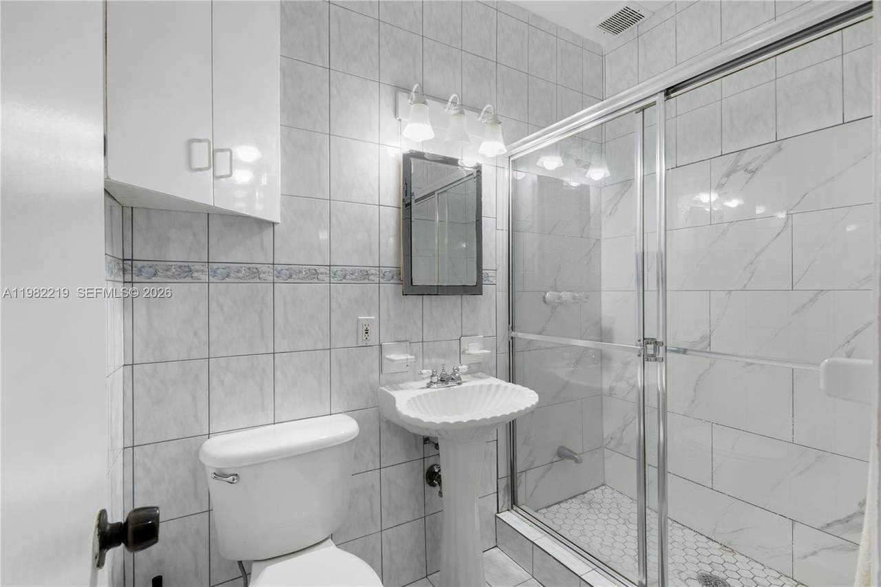 https://bt-photos.global.ssl.fastly.net/miami/1280_boomver_1_A11982219-2.jpg